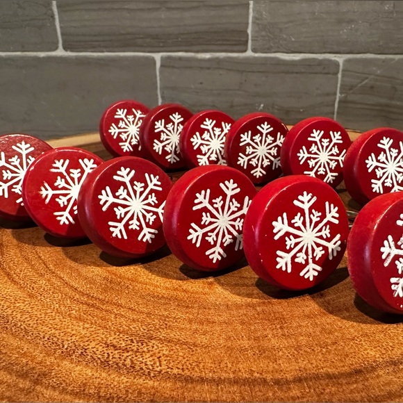 Set of 12 Holiday Snowflake Shower Curtain Hooks Christmas Decor Red & White - Picture 5 of 9